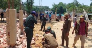 উচ্ছেদ করলো প্রশাসন কক্সবাজারে পাহাড় কেটে স্থাপনা নির্মাণ