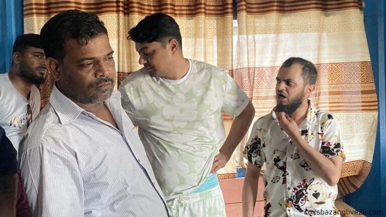 তিন পর্যটককে আটক করে সতর্ক করল প্রাশাসন সৈকতে নামায়